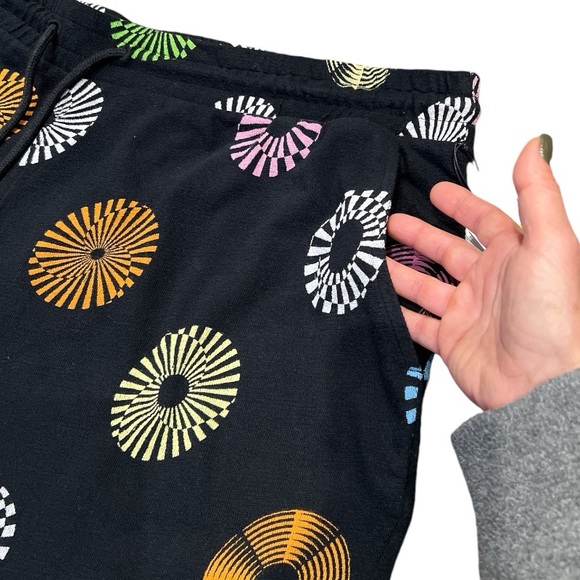 Rainbow 🌈 medallion print French terry drawstring shorts pockets 2XL NEW NWT - Picture 3 of 5